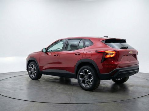Used 2025 Chevrolet Trax LT w/ LT Convenience Package FWD image 6
