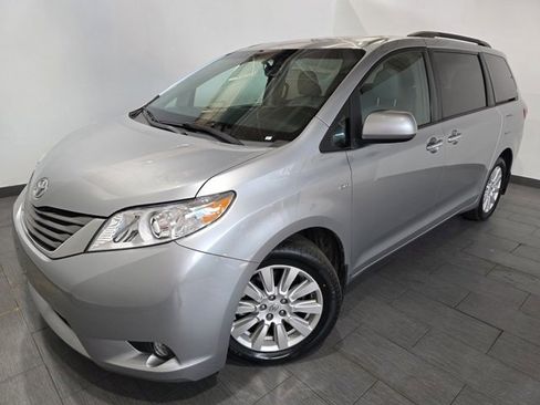 Used 2017 Toyota Sienna XLE w/ XLE Navigation Package image 1