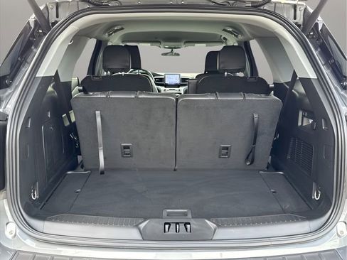 Used 2024 Ford Explorer XLT w/ Equipment Group 202A image 27