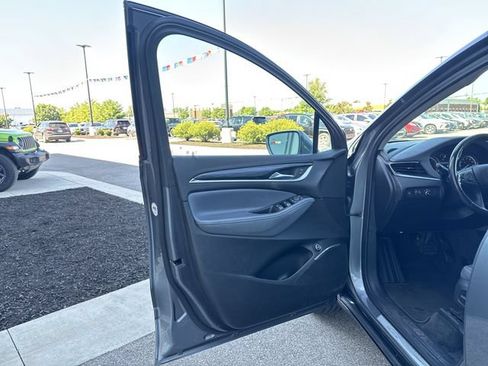 Used 2020 Buick Enclave Essence FWD image 9