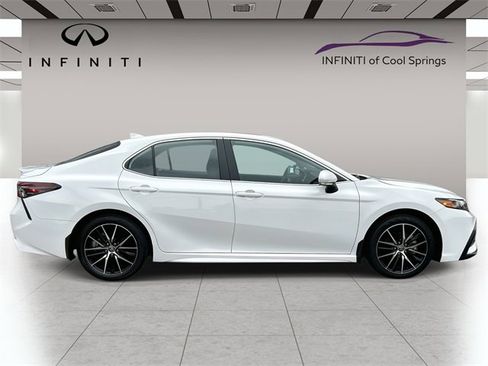 Used 2024 Toyota Camry SE image 8