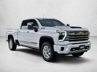 Used 2024 Chevrolet Silverado 2500 High Country w/ Technology Package AWD/4WD video 3