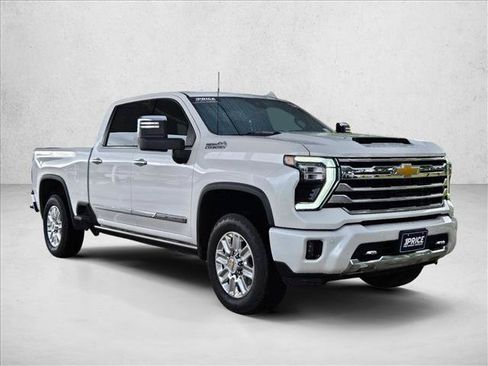 Used 2024 Chevrolet Silverado 2500 High Country w/ Technology Package AWD/4WD image 3
