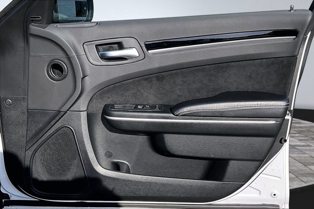 Used 2023 Chrysler 300 C RWD image 15