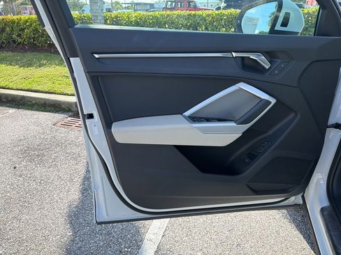 Used 2023 Audi Q3 2.0T Premium w/ Convenience Package image 4