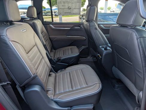 New 2026 GMC Acadia Denali Ultimate w/ LPO, Floor Liner Package AWD/4WD image 29