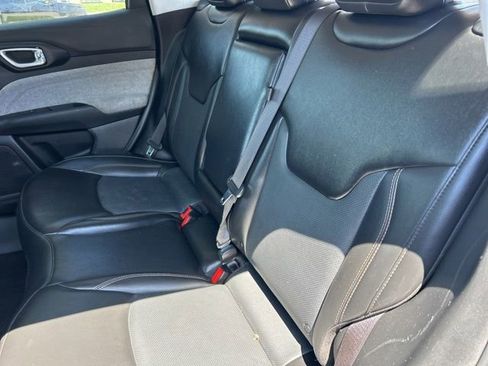 Used 2022 Jeep Compass Latitude AWD/4WD image 8