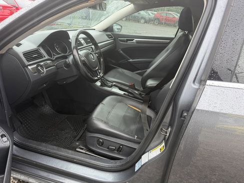 Used 2017 Volkswagen Passat 1.8T SE FWD image 23