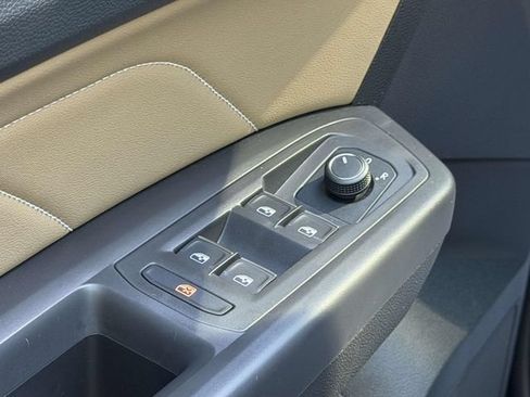 Certified 2023 Volkswagen Atlas Cross Sport SE w/ Panoramic Sunroof Package AWD/4WD image 18