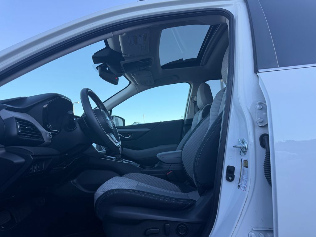 Used 2025 Subaru Outback Premium AWD/4WD image 5