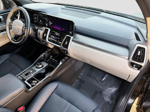 Used 2022 Kia Sorento SX Prestige w/ Panoramic Sunroof Package image 13