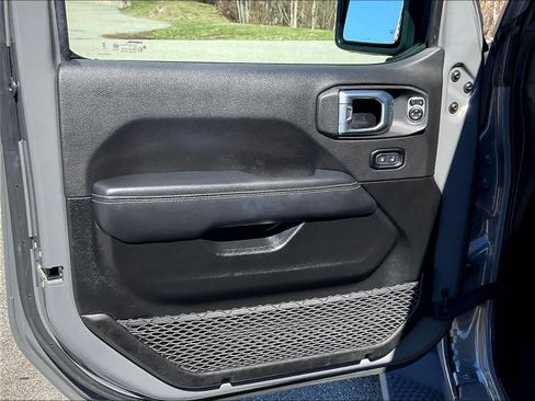 Used 2023 Jeep Wrangler Sahara w/ Cold Weather Group AWD/4WD image 9