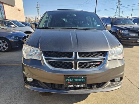 Used 2017 Dodge Grand Caravan SXT FWD image 3