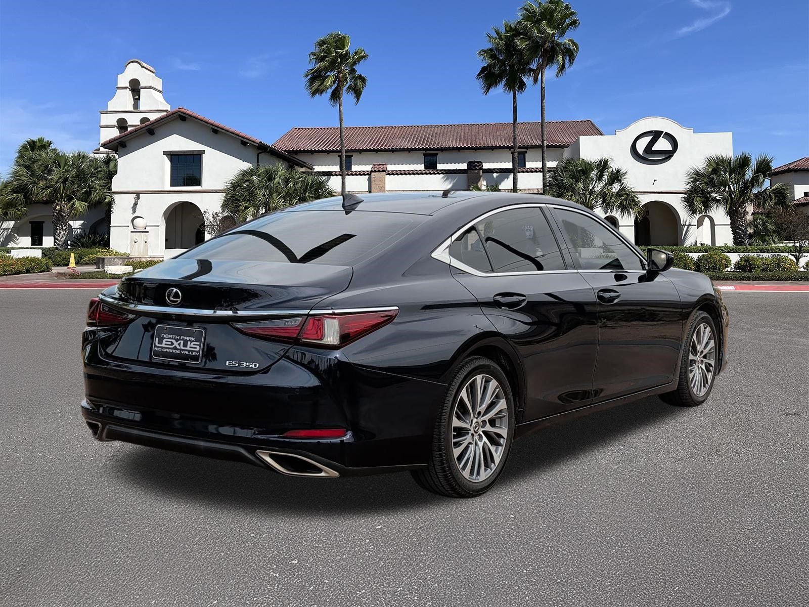 Used 2019 Lexus ES 350 FWD image 2