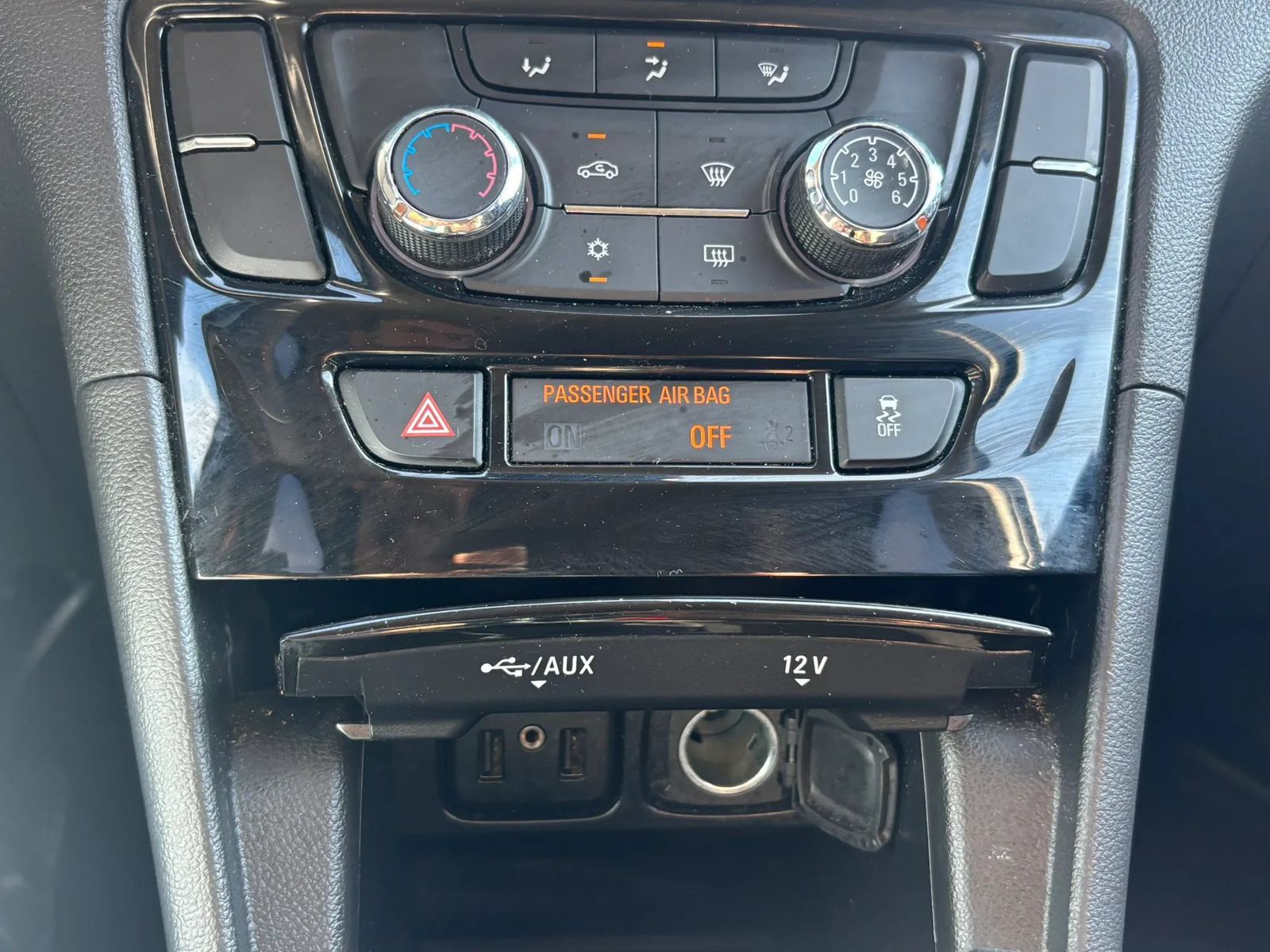 Used 2022 Buick Encore Preferred AWD/4WD image 51