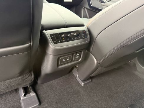 New 2026 Nissan Pathfinder Platinum image 16