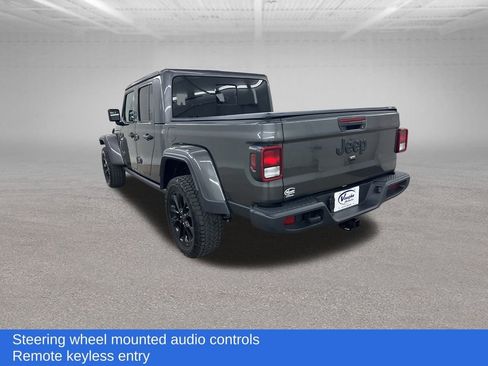 Used 2025 Jeep Gladiator Sport image 10