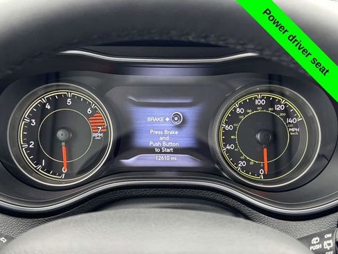 Used 2023 Jeep Cherokee Altitude Lux image 24