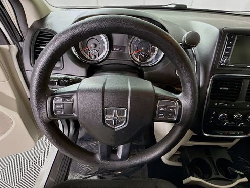 Used 2019 Dodge Grand Caravan SE w/ UConnect Hands-Free Group FWD image 20