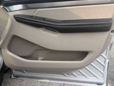 Used 2019 Ford Explorer XLT w/ Equipment Group 202A AWD/4WD image 4