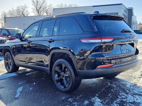 Used 2023 Jeep Grand Cherokee Altitude image 4