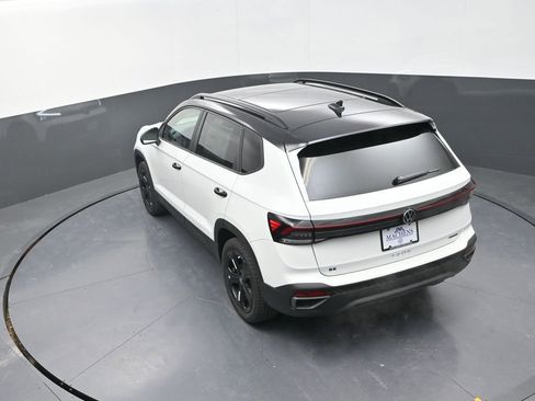 New 2026 Volkswagen Taos SE AWD/4WD image 16
