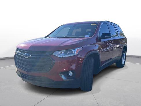 Used 2021 Chevrolet Traverse LT image 2