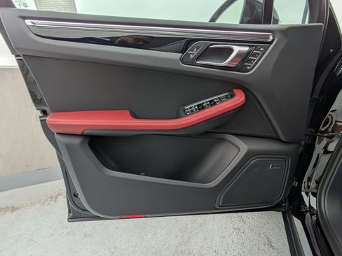 New 2026 Porsche Macan image 13