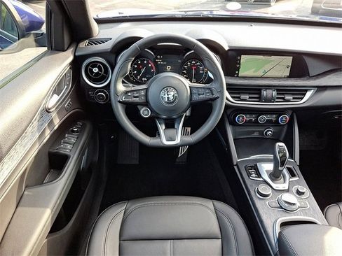 Used 2022 Alfa Romeo Stelvio Sprint image 11