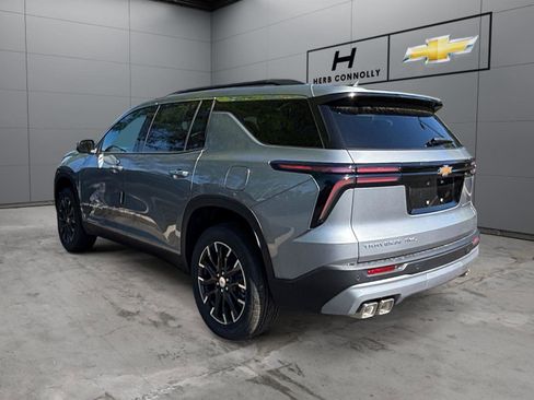 New 2026 Chevrolet Traverse LT w/ Sun and Wheel Package AWD/4WD image 3