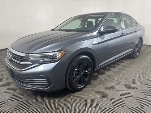 Certified 2024 Volkswagen Jetta SE image 8