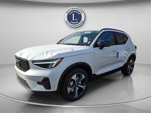 New 2026 Volvo XC40 B5 Core w/ Climate Package image 3