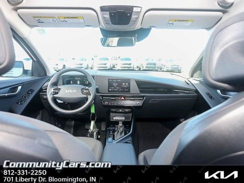 Certified 2025 Kia Niro LX image 19