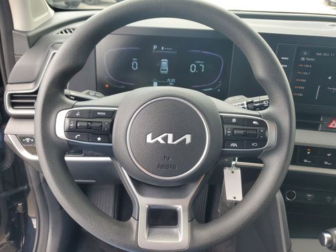 Used 2025 Kia Sportage LX image 19