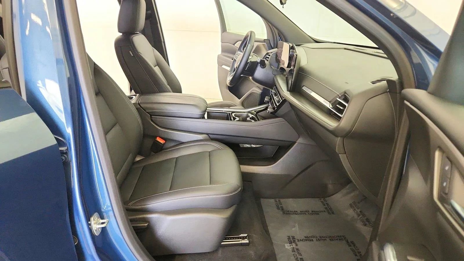Used 2025 Chevrolet Traverse LT w/ Midnight/Sport Edition AWD/4WD image 30