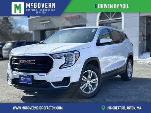 Used 2024 GMC Terrain SLE image 1