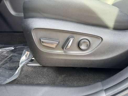 Used 2025 Toyota Grand Highlander LE image 24