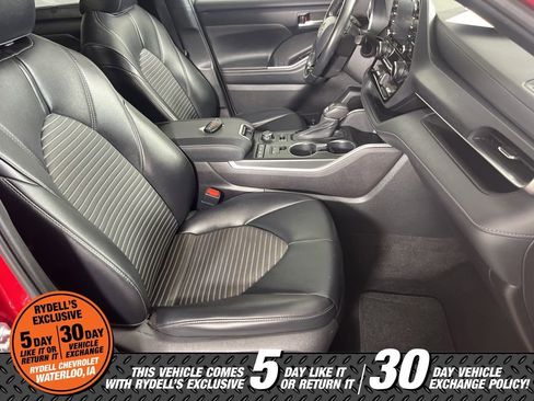 Used 2021 Toyota Highlander XSE AWD/4WD image 15