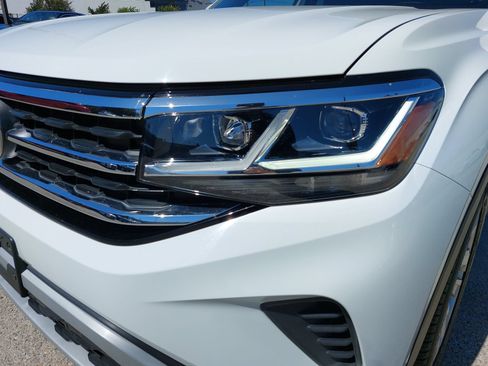 Used 2023 Volkswagen Atlas Cross Sport SE FWD image 12