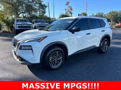Used 2023 Nissan Rogue S AWD/4WD image 3