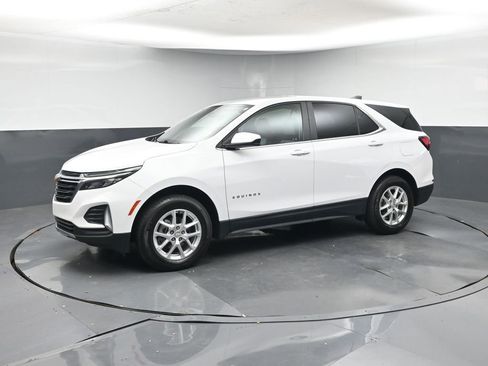 Used 2023 Chevrolet Equinox LT w/ Driver Convenience Package image 8