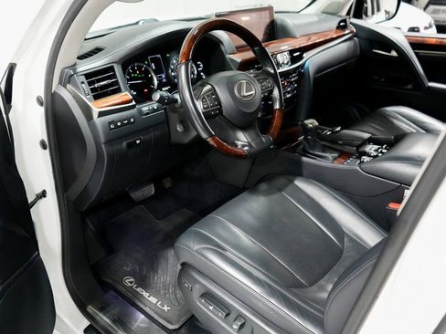 Used 2017 Lexus LX 570 4WD image 9