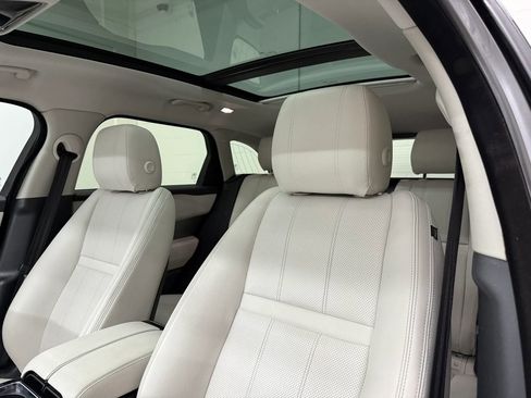 Used 2018 Land Rover Range Rover Velar R-Dynamic SE image 17