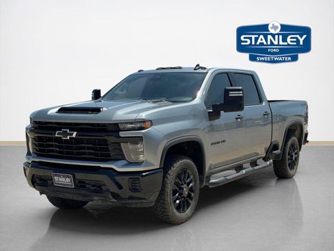 Used 2025 Chevrolet Silverado 2500 Custom w/ Custom Value Package AWD/4WD image 3