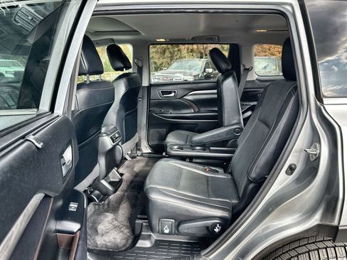 Used 2018 Toyota Highlander Limited image 25