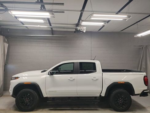 New 2026 GMC Canyon Elevation w/ Convenience Package image 15