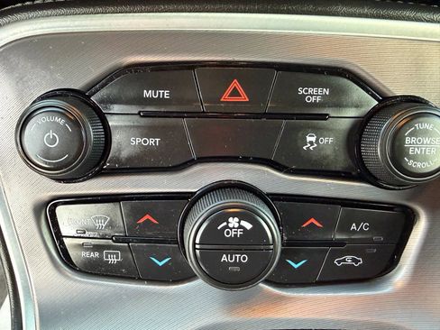 Used 2019 Dodge Challenger SXT image 23