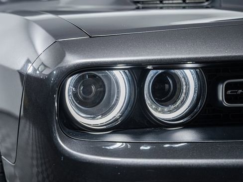 Used 2015 Dodge Challenger SXT image 12