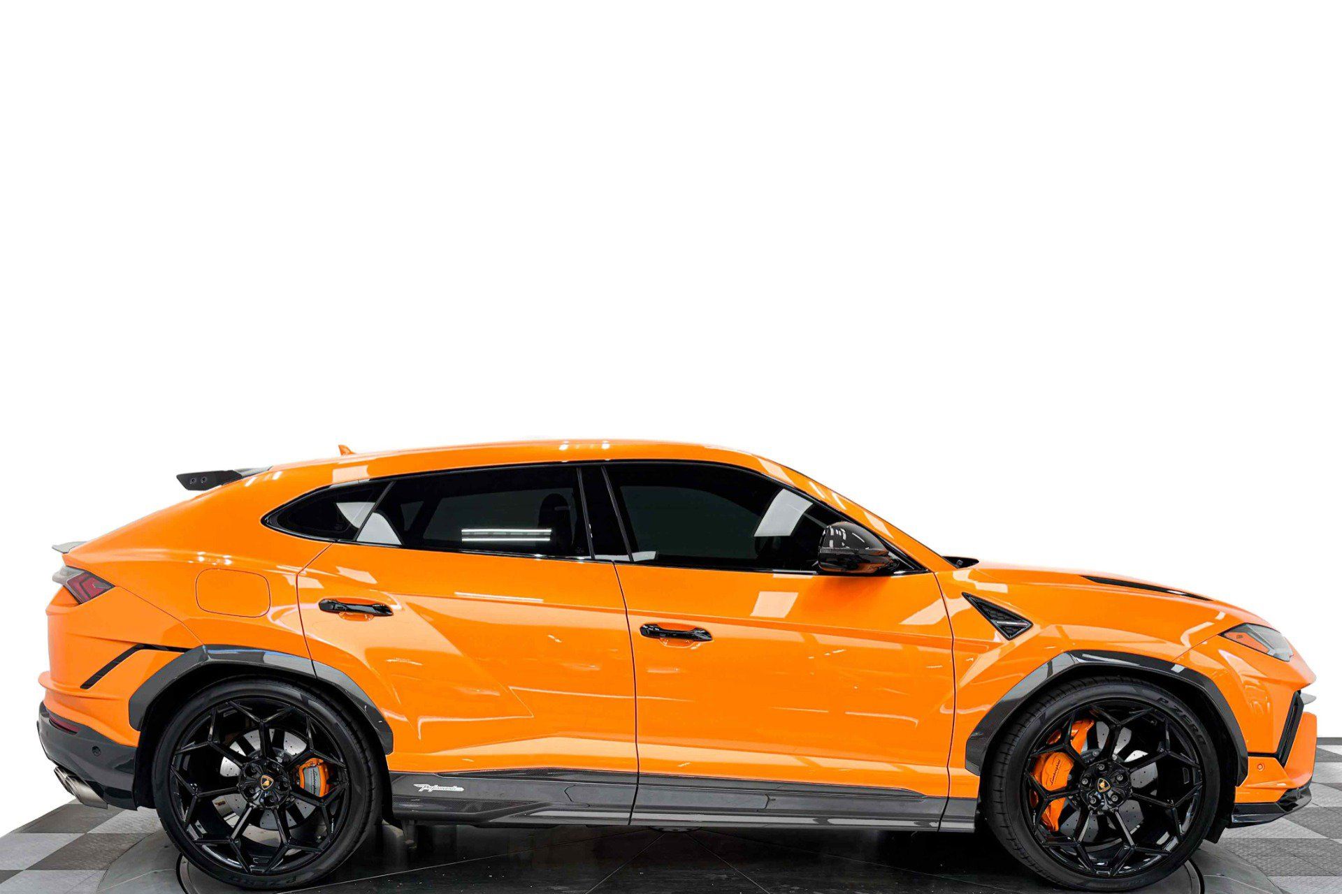 Used 2024 Lamborghini Urus Performante AWD/4WD image 2