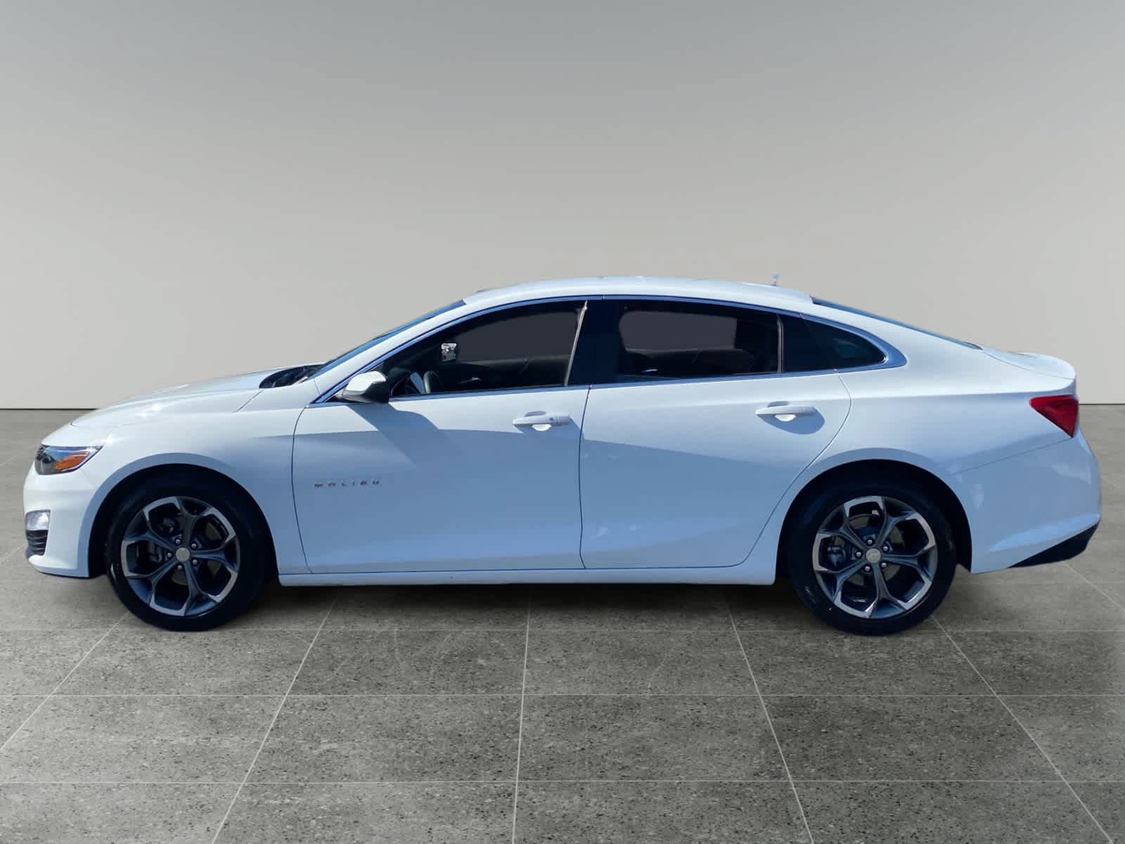 Used 2024 Chevrolet Malibu LT FWD image 2